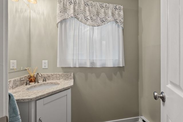 16 Holly Ct 16, Rockland, MA 02370