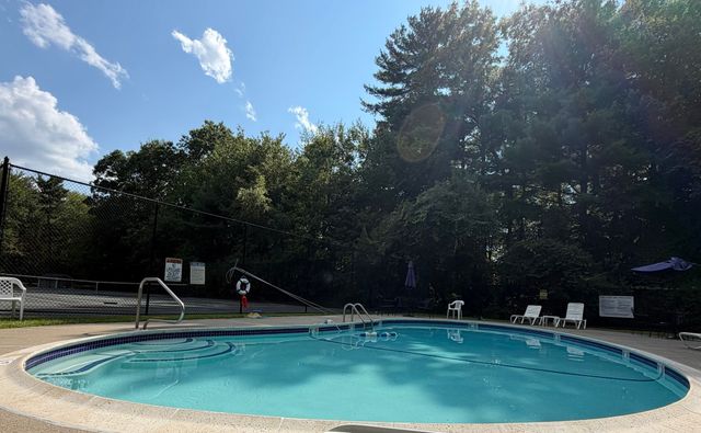 16 Holly Ct 16, Rockland, MA 02370