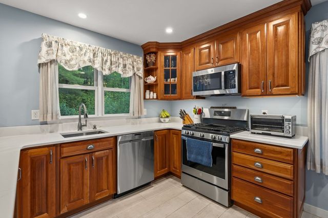16 Holly Ct 16, Rockland, MA 02370