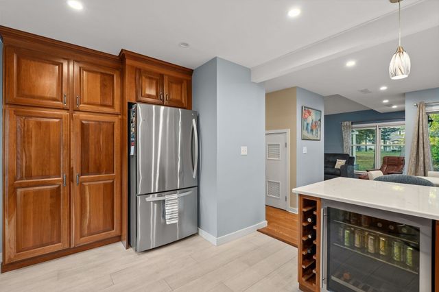 16 Holly Ct 16, Rockland, MA 02370