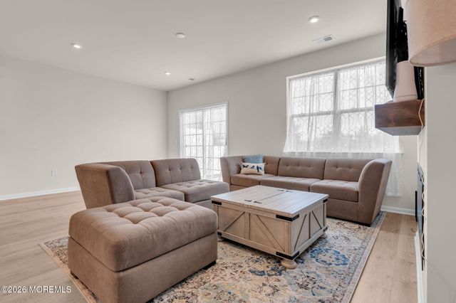 4 Chapel Lane, Wall, NJ 07753