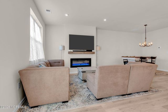 4 Chapel Lane, Wall, NJ 07753