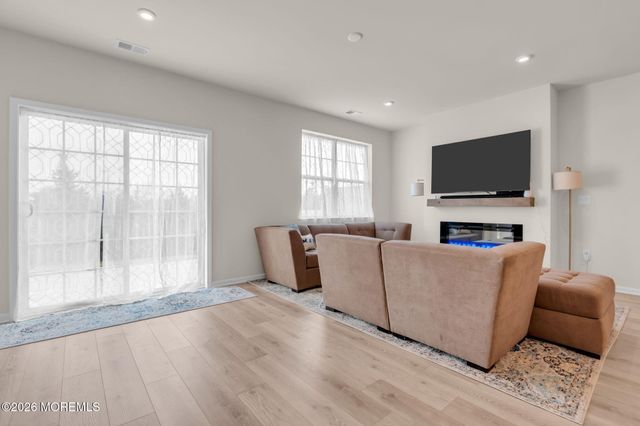 4 Chapel Lane, Wall, NJ 07753