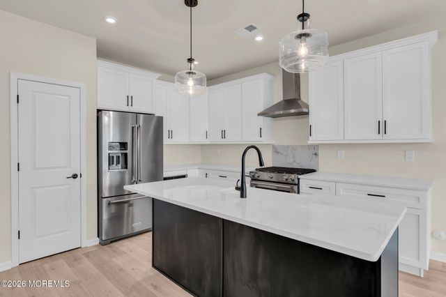 4 Chapel Lane, Wall, NJ 07753