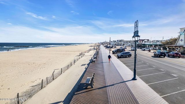 4 Chapel Lane, Wall, NJ 07753