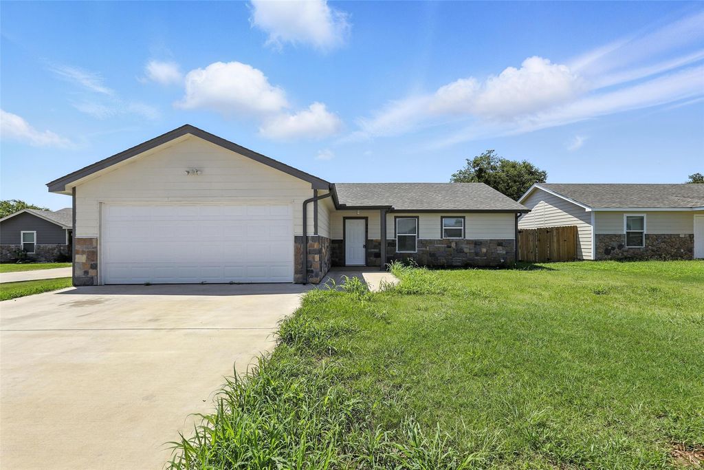 428 Whitney Court R, Rio Vista, TX 76093