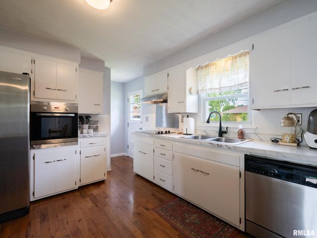 1703 W BAYWOOD Avenue, Peoria, IL 61614