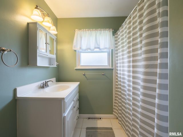 1703 W BAYWOOD Avenue, Peoria, IL 61614