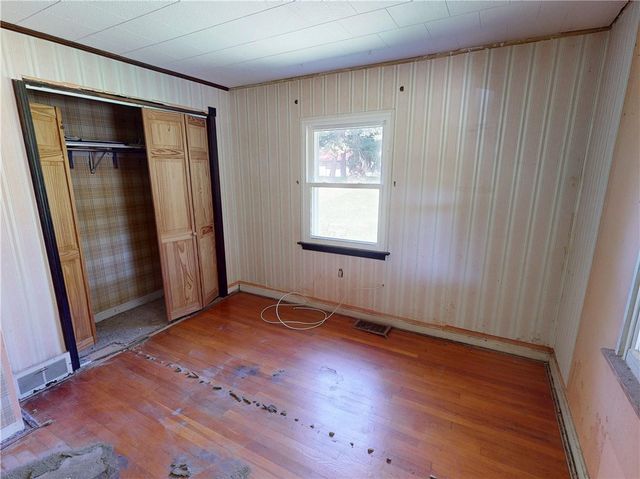 140 Evergreen Dr, Center Twp, PA 15001