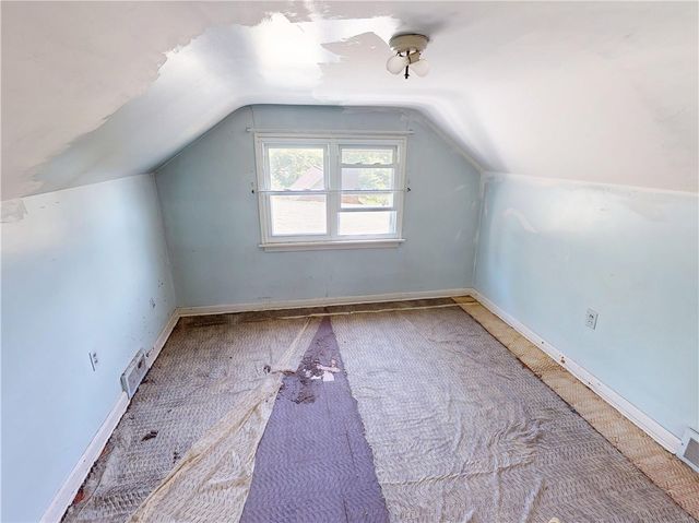 140 Evergreen Dr, Center Twp, PA 15001