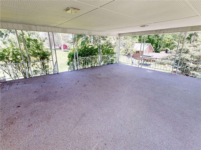 140 Evergreen Dr, Center Twp, PA 15001