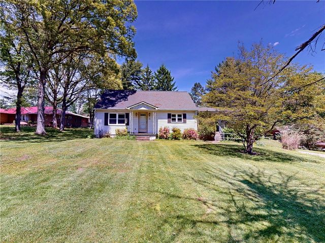140 Evergreen Dr, Center Twp, PA 15001