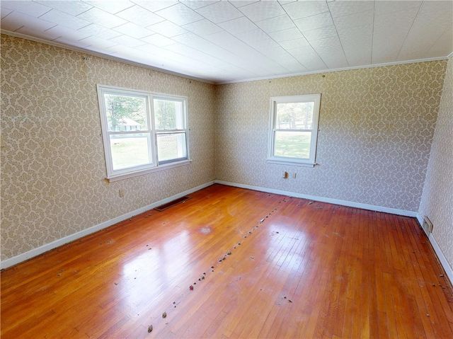 140 Evergreen Dr, Center Twp, PA 15001