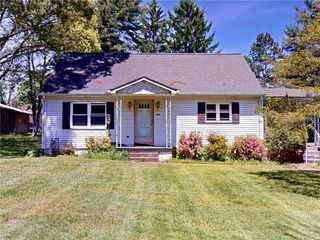 140 Evergreen Dr, Center Twp, PA 15001