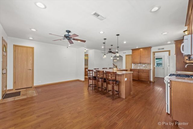 10036 S Tripp Avenue, Oak Lawn, IL 60453