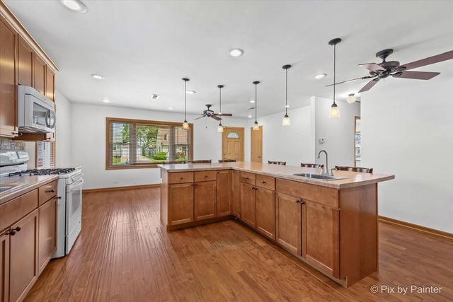10036 S Tripp Avenue, Oak Lawn, IL 60453
