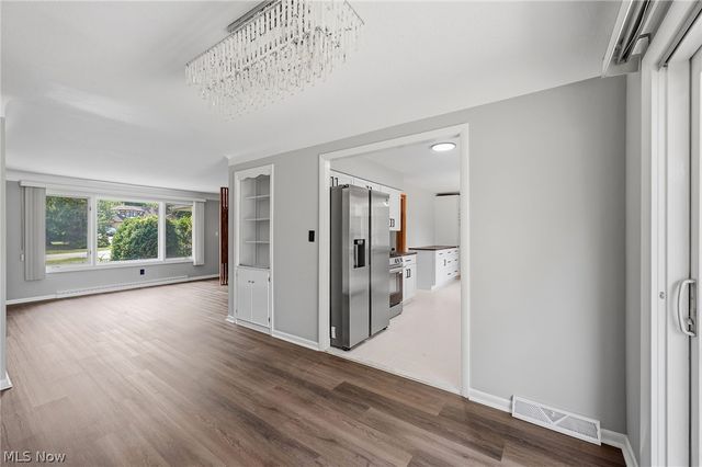333 E Ridgewood Drive, Seven Hills, OH 44131
