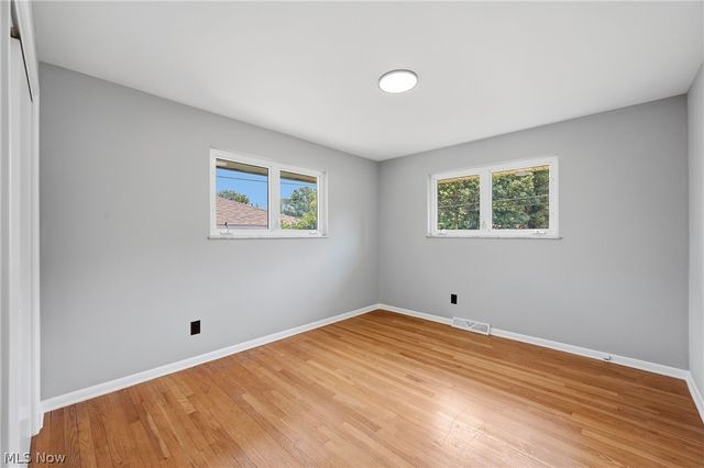 333 E Ridgewood Drive, Seven Hills, OH 44131