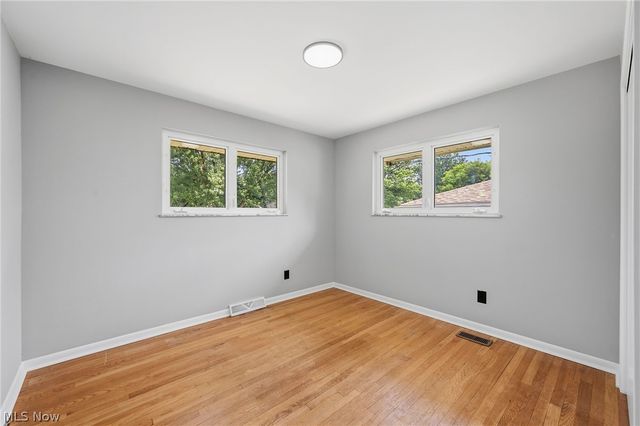 333 E Ridgewood Drive, Seven Hills, OH 44131