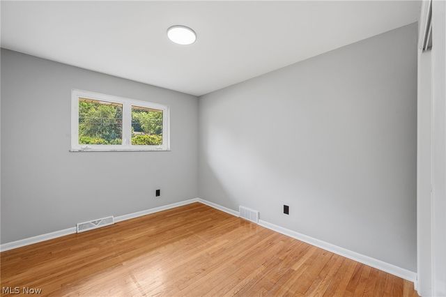 333 E Ridgewood Drive, Seven Hills, OH 44131
