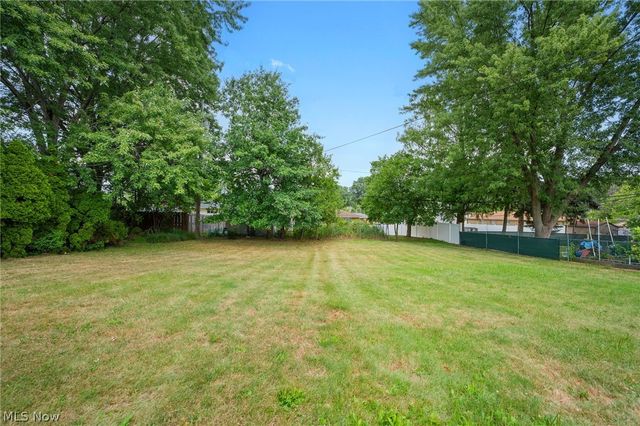 333 E Ridgewood Drive, Seven Hills, OH 44131