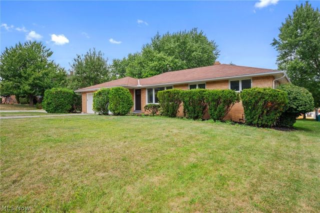 333 E Ridgewood Drive, Seven Hills, OH 44131