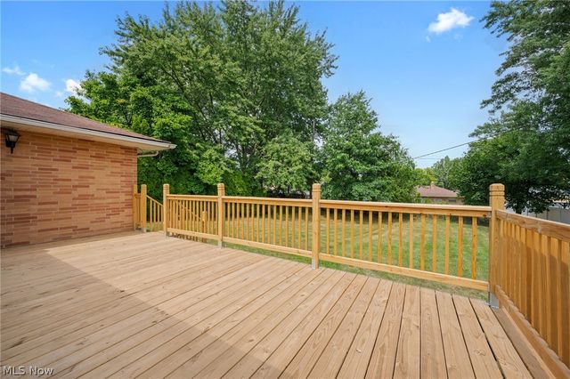 333 E Ridgewood Drive, Seven Hills, OH 44131