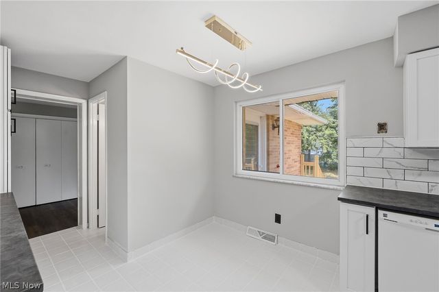 333 E Ridgewood Drive, Seven Hills, OH 44131