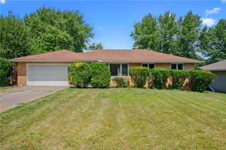 333 E Ridgewood Drive, Seven Hills, OH 44131