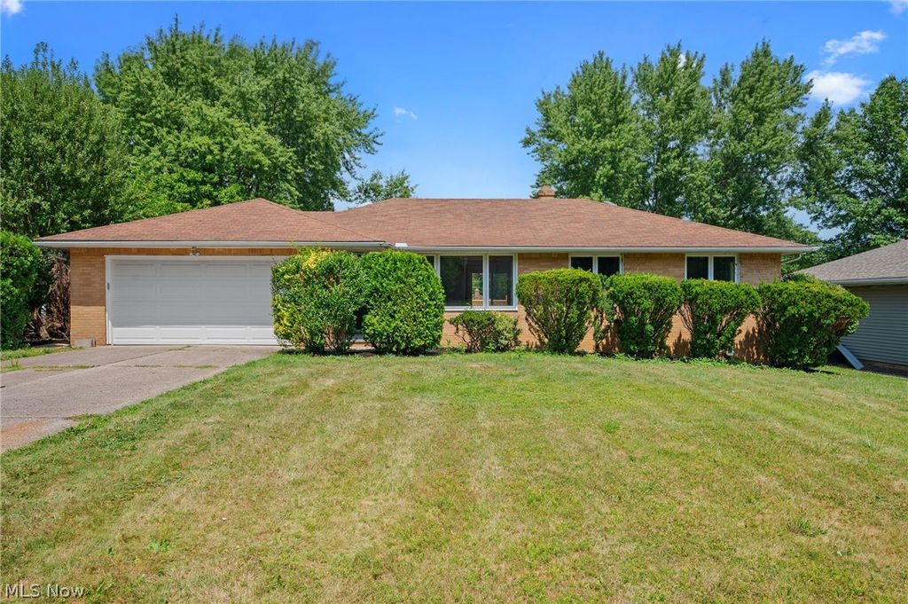 333 E Ridgewood Drive, Seven Hills, OH 44131