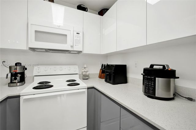 1101 SW 122nd Avenue 205, Miami, FL 33184