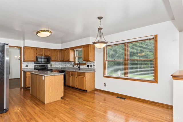 1806 CHAPEL WOODS, Batavia Twp, OH 45103