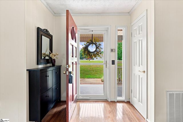 208 Pineview Drive, Pelzer, SC 29669