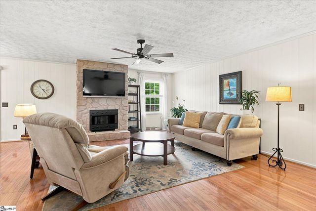 208 Pineview Drive, Pelzer, SC 29669
