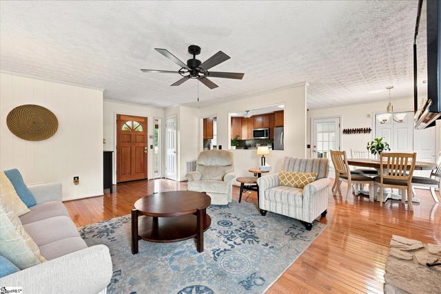 208 Pineview Drive, Pelzer, SC 29669