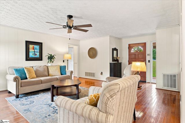 208 Pineview Drive, Pelzer, SC 29669