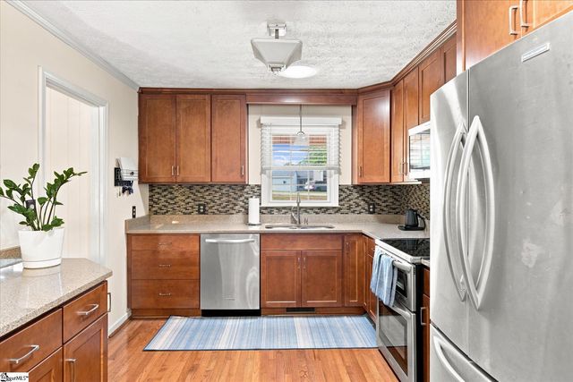 208 Pineview Drive, Pelzer, SC 29669