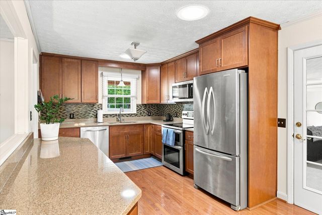 208 Pineview Drive, Pelzer, SC 29669