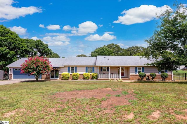 208 Pineview Drive, Pelzer, SC 29669