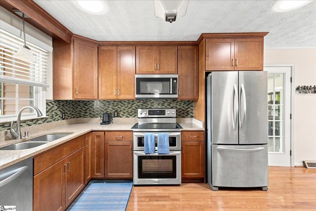 208 Pineview Drive, Pelzer, SC 29669
