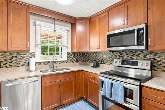 208 Pineview Drive, Pelzer, SC 29669
