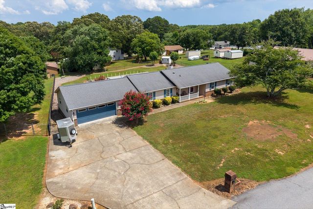 208 Pineview Drive, Pelzer, SC 29669
