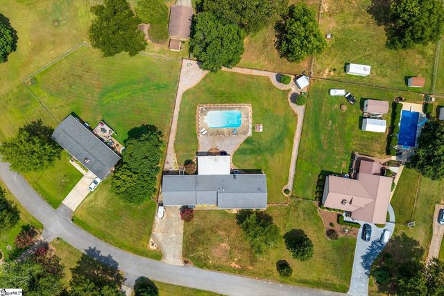 208 Pineview Drive, Pelzer, SC 29669