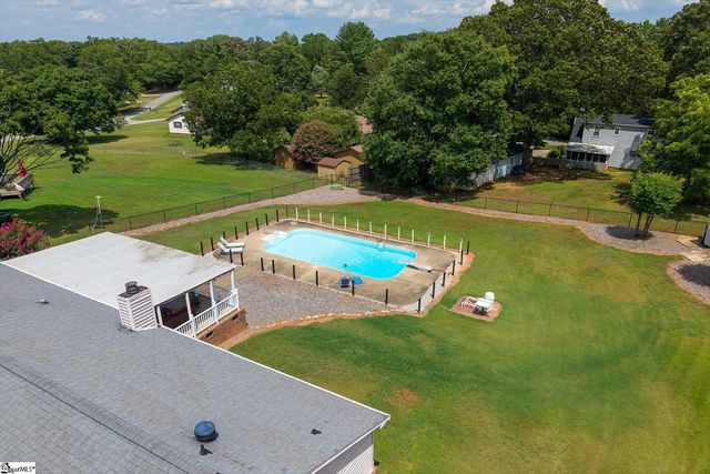 208 Pineview Drive, Pelzer, SC 29669