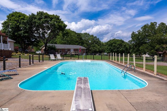 208 Pineview Drive, Pelzer, SC 29669