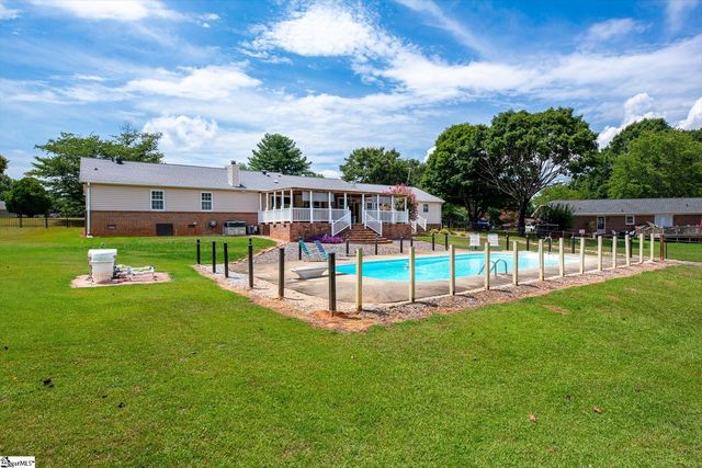 208 Pineview Drive, Pelzer, SC 29669