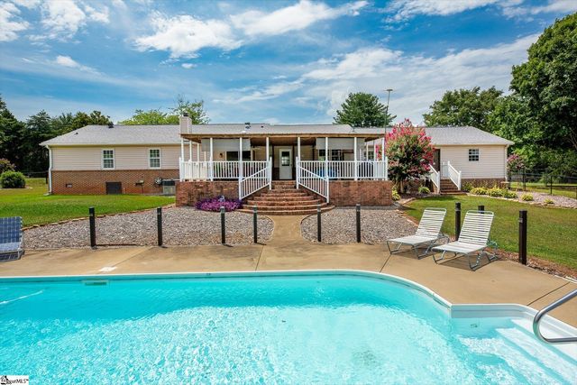 208 Pineview Drive, Pelzer, SC 29669