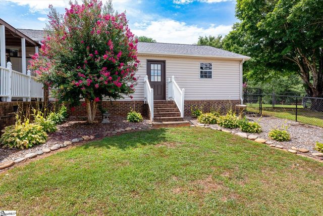 208 Pineview Drive, Pelzer, SC 29669