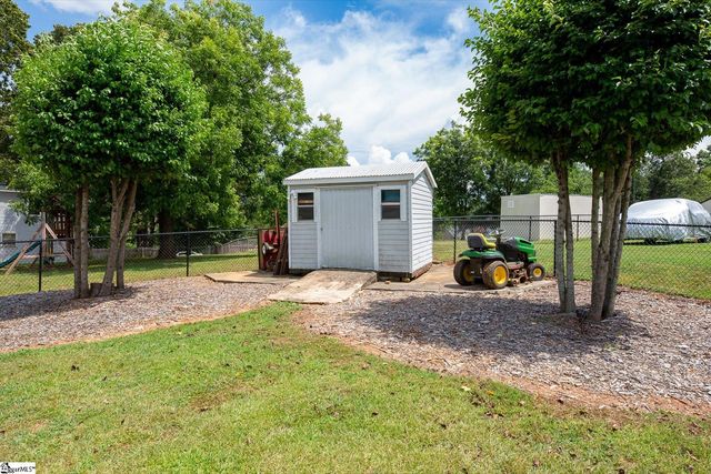 208 Pineview Drive, Pelzer, SC 29669