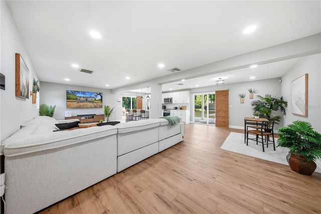 6902 E 29TH AVENUE, Tampa, FL 33619